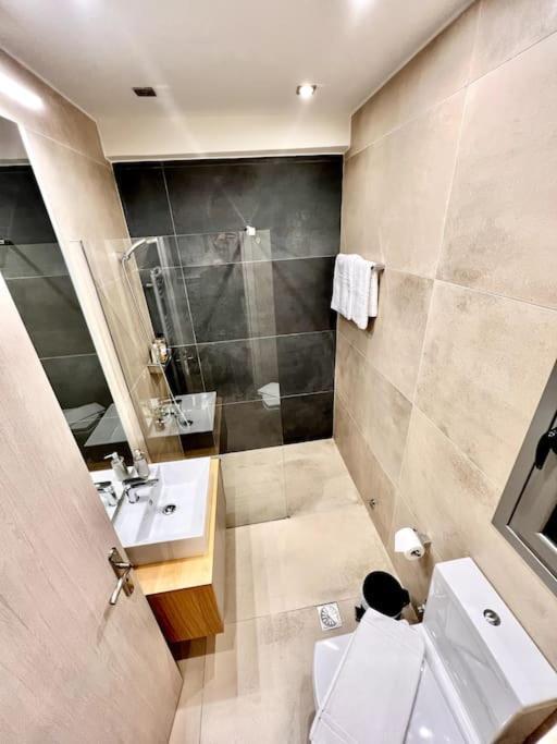 Lovely 1-Bedroom 2 Minutes From Beach Atenas Exterior foto